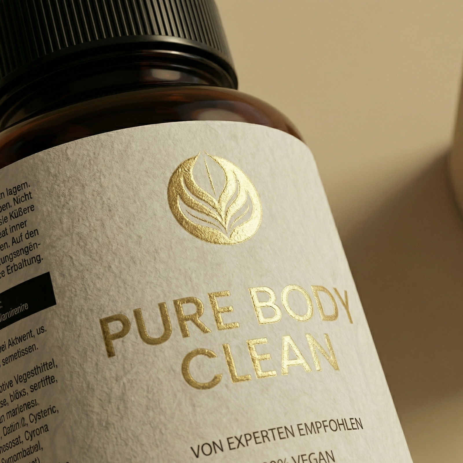 Pure Body Clean Dose mit geöffnetem Deckel und Kapseln